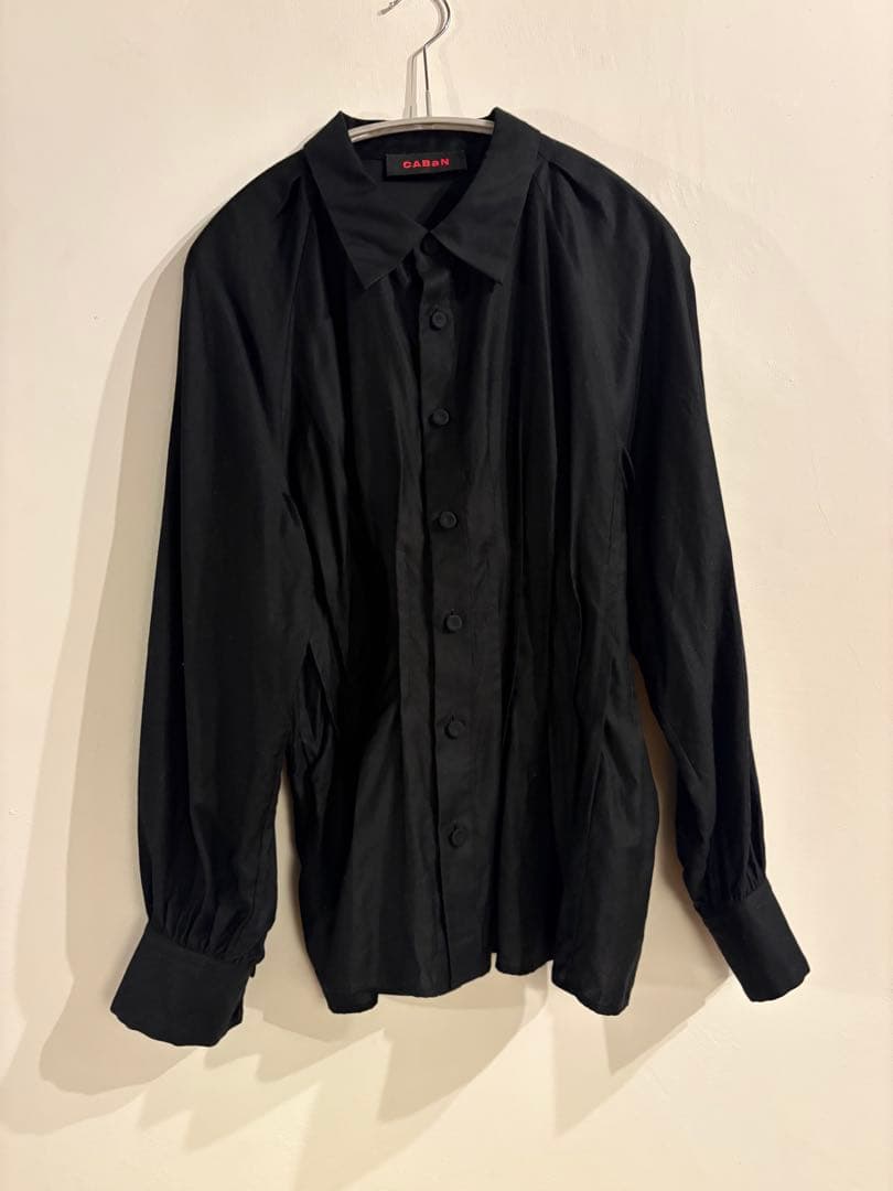 CABaN ブラックプリーツブラウス