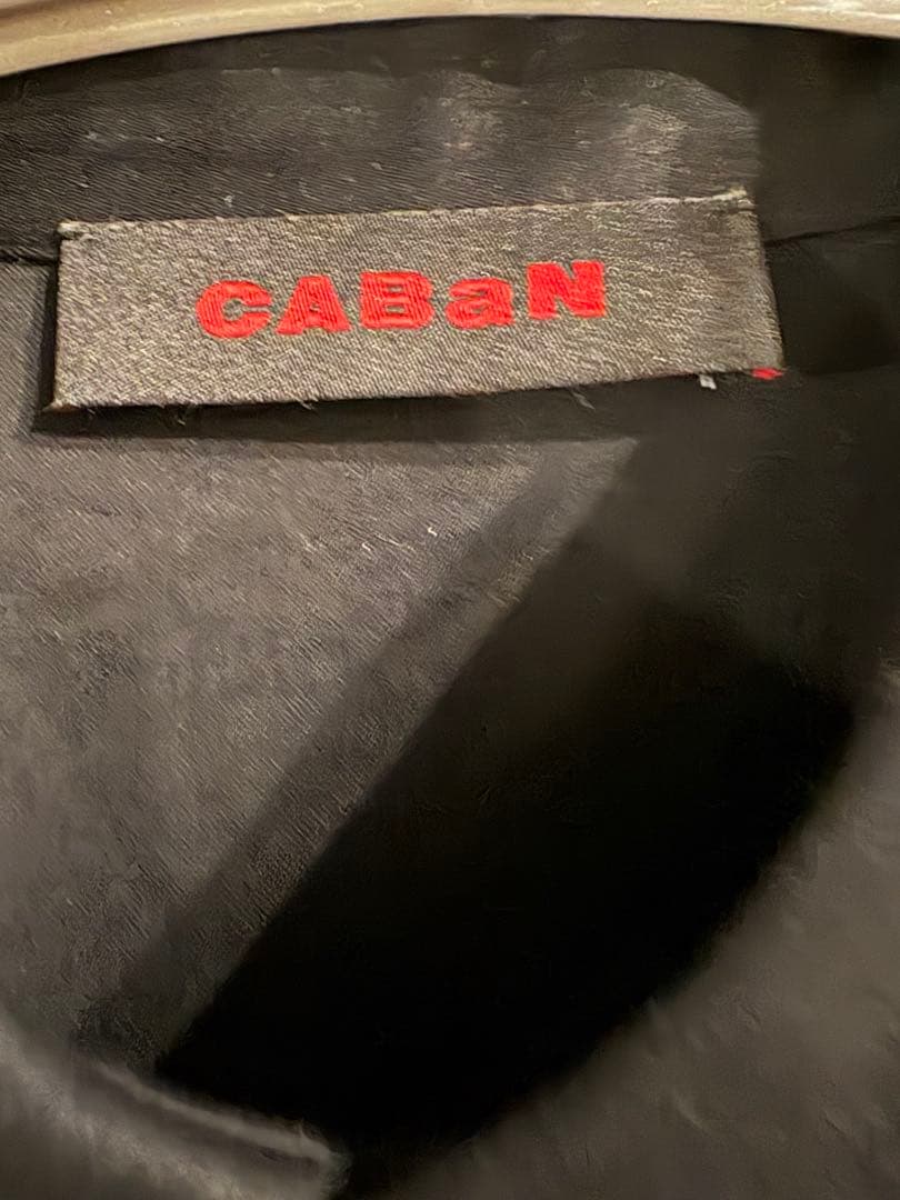 CABaN ブラックプリーツブラウス