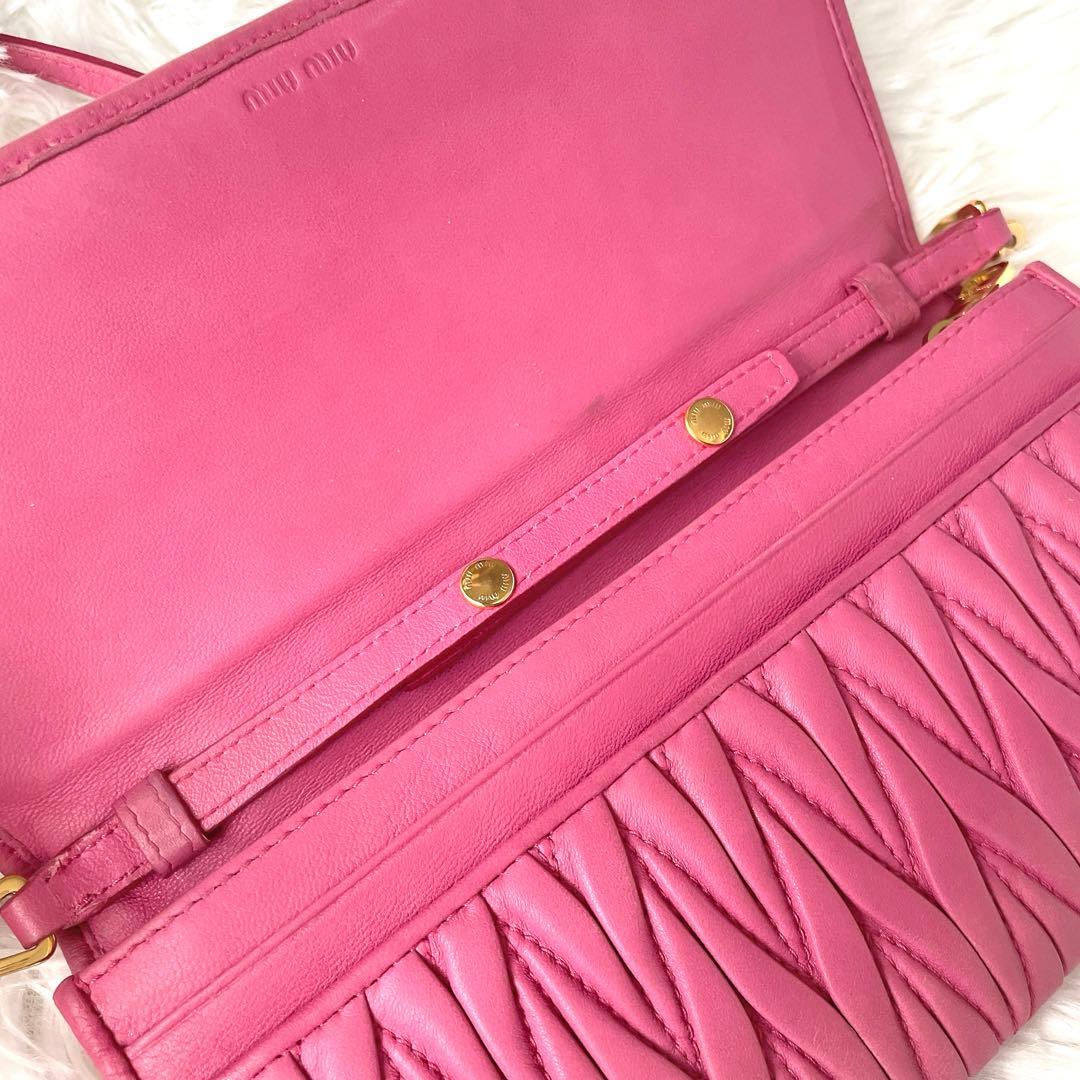 希少⭐︎miumiu マテラッセ ピンク チェーンショルダー付き ウォレット