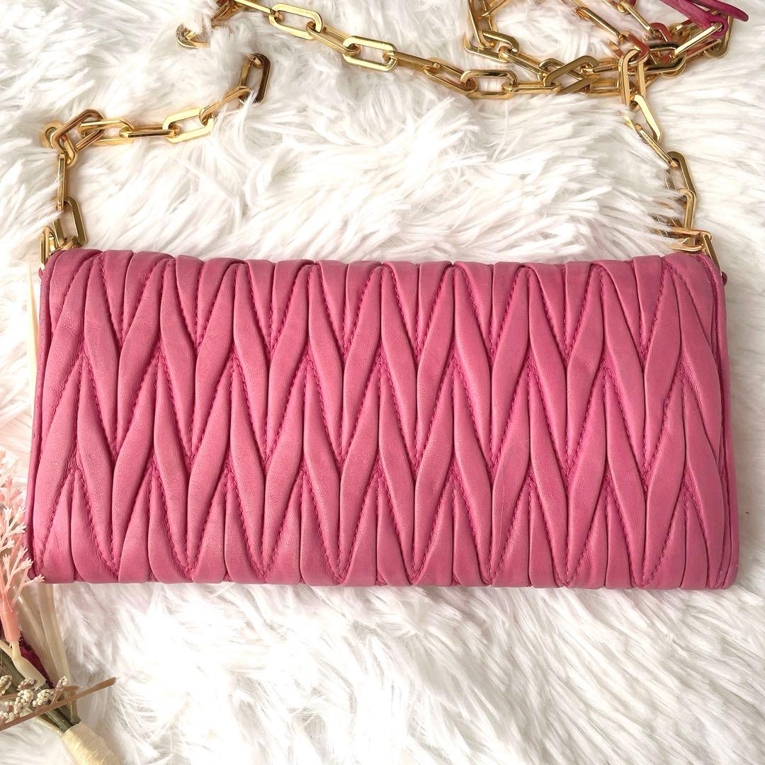 希少⭐︎miumiu マテラッセ ピンク チェーンショルダー付き ウォレット