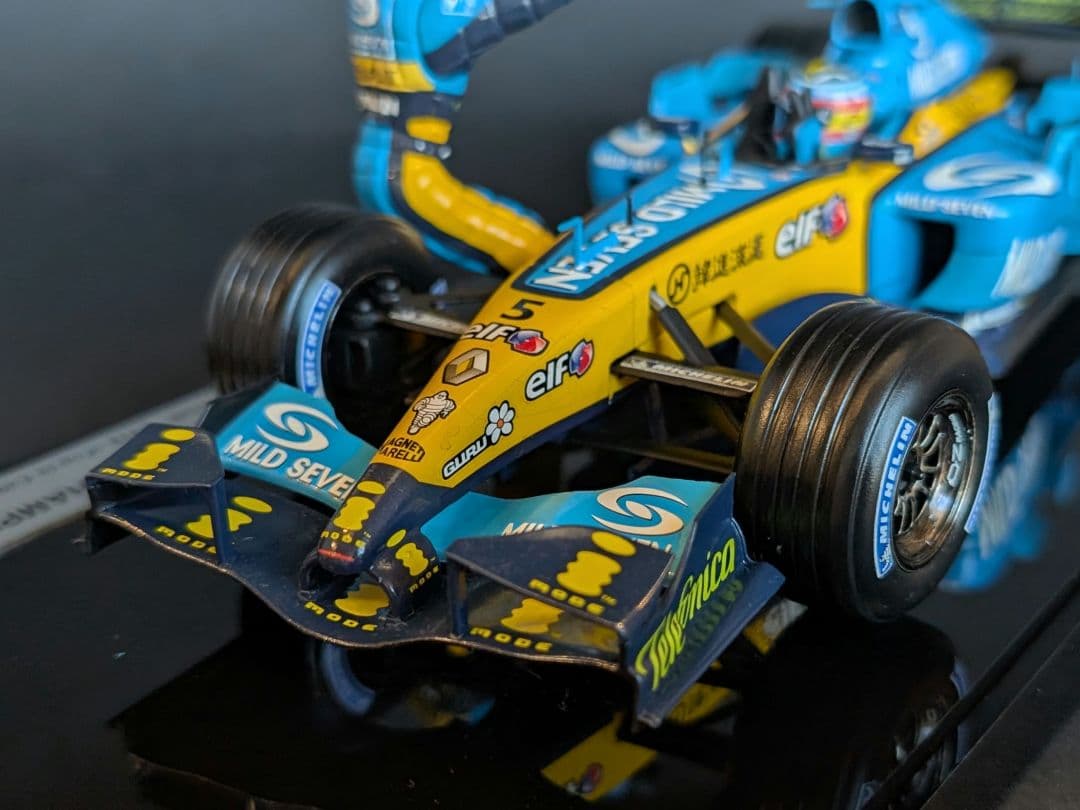 ホットウィール 1/18 ルノー R25 アロンソ 2005 チャンピオン