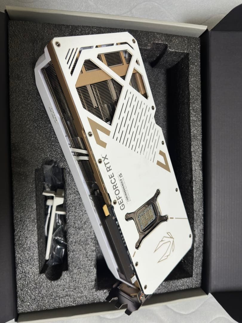 グラフィックボード・グラボ・ビデオカード ZOTAC RTX 5080 SOLID OC White edition