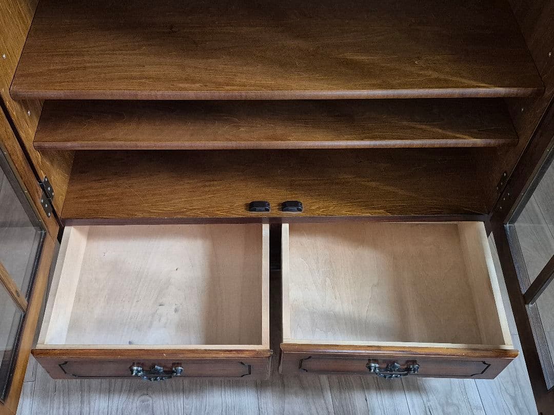 カリモク アンティーク コロニアルサイドボード ガラス扉 2引き出し付き