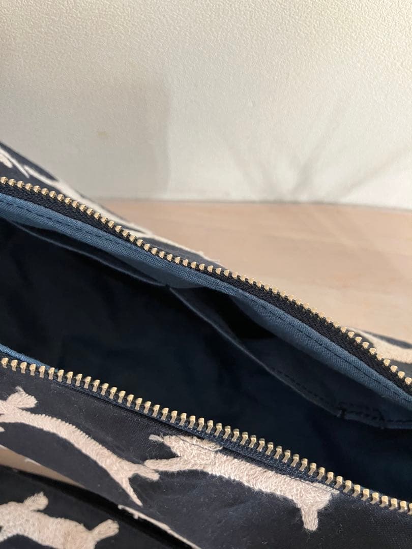 専用出品です。run run run navyボディバッグ