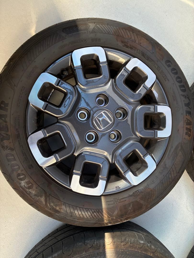 ④新型フリードクロスター 純正アルミホイール タイヤ