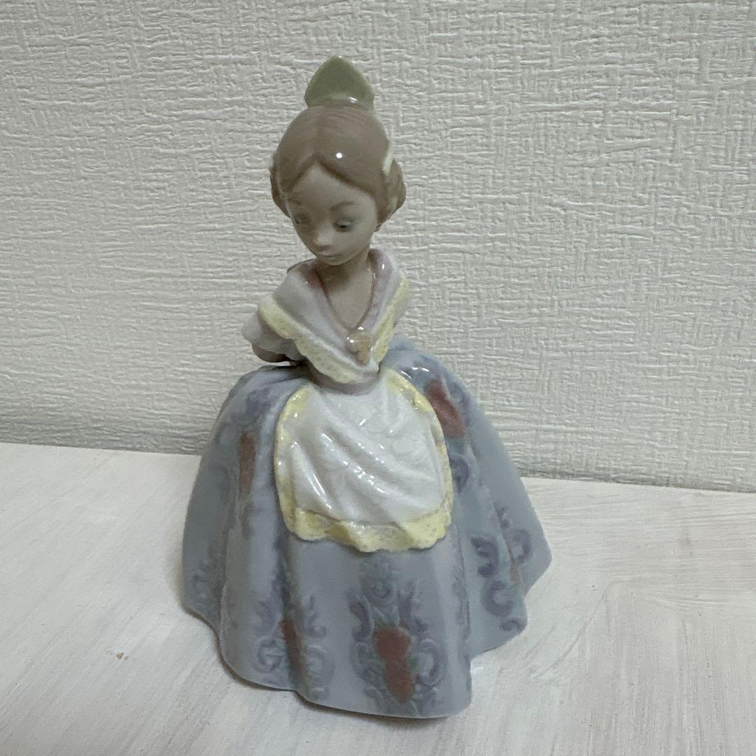 リヤドロ LLADRO 「バレンシアの少女」　　　　　　新品！可愛い！