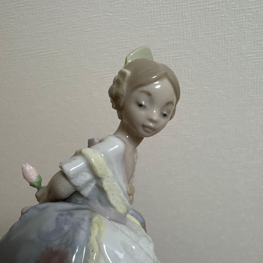 リヤドロ LLADRO 「バレンシアの少女」　　　　　　新品！可愛い！