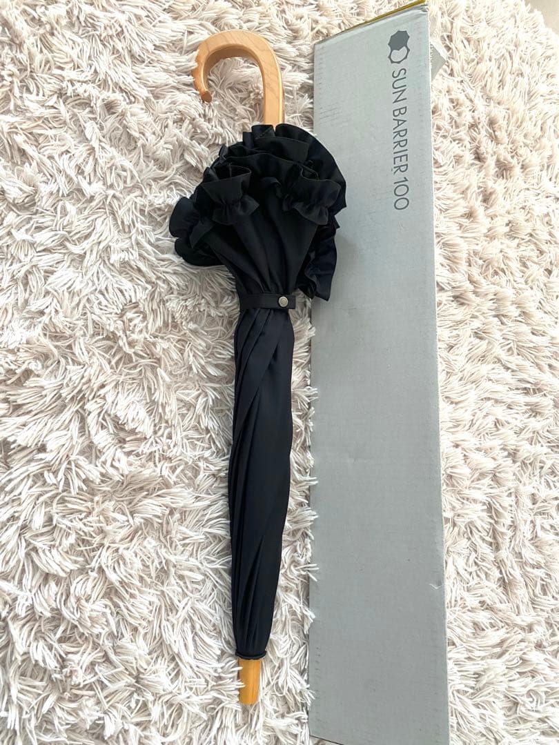 【2025美品】サンバリア100 長傘Sサイズ　ブラック　フリル