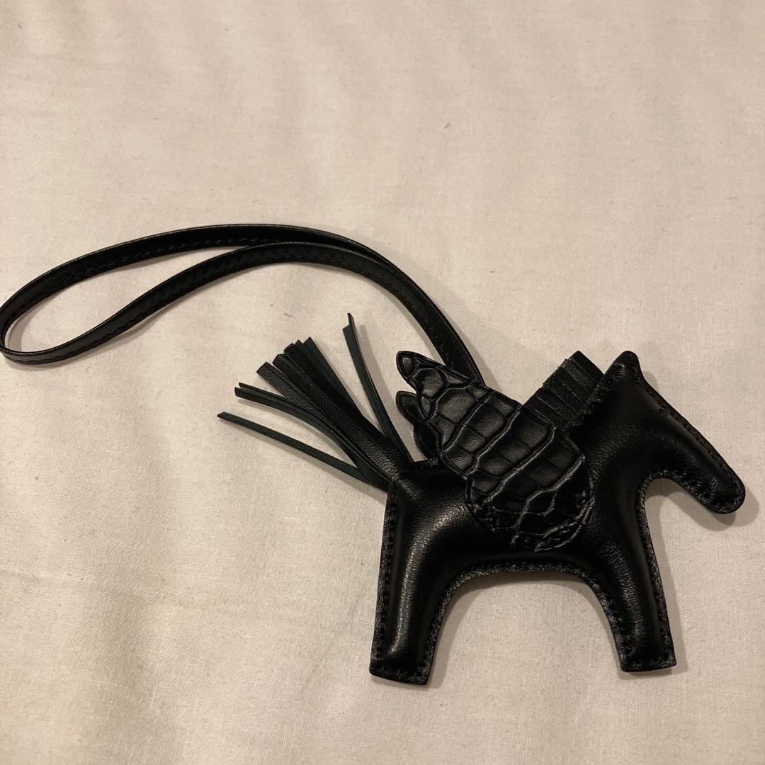 馬型レザーチャーム 黒　クロコ
