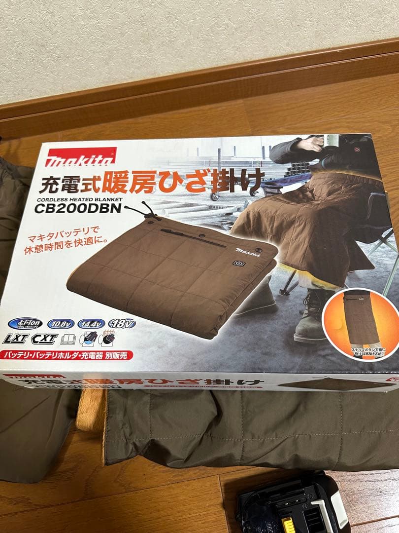 マキタ　充電式暖房ひざ掛け cb200dbn バッテリーホルダ付き