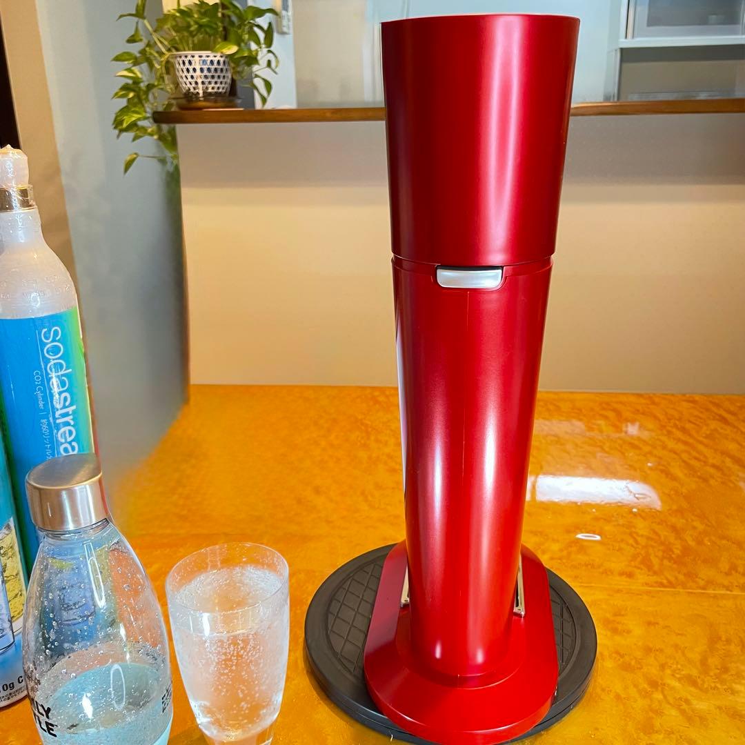 ソーダストリーム　ジェネシス(R ) 満タンガスシリンダー2本、専用ボトル付き