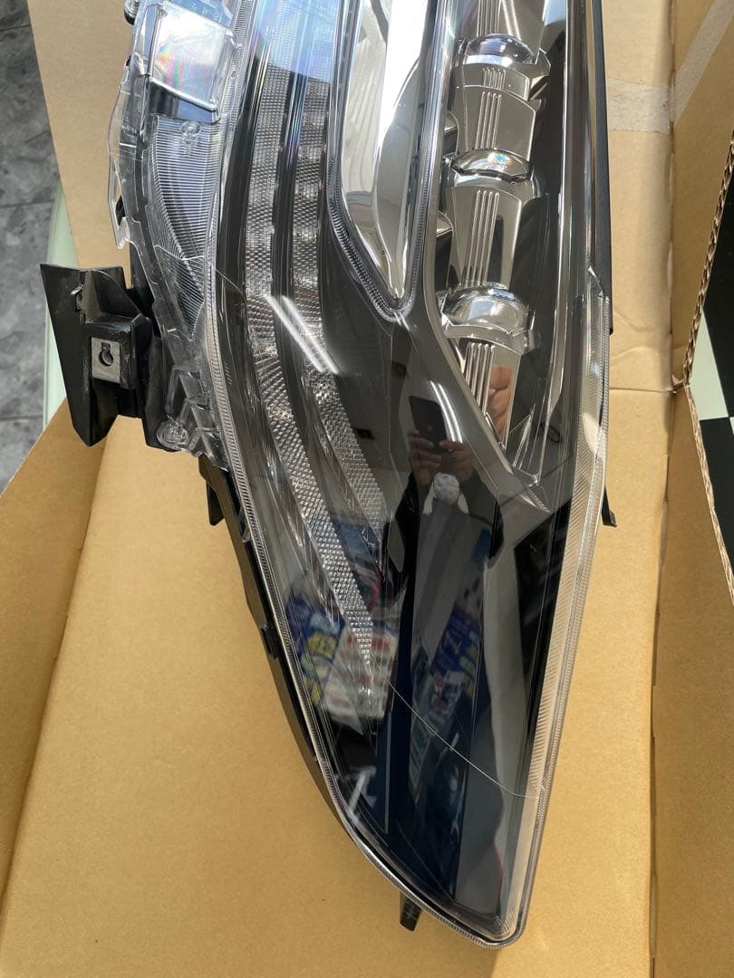 30 アルファード　後期　ハイブリット　SR Cパッケージ　左ヘッドライト 3眼