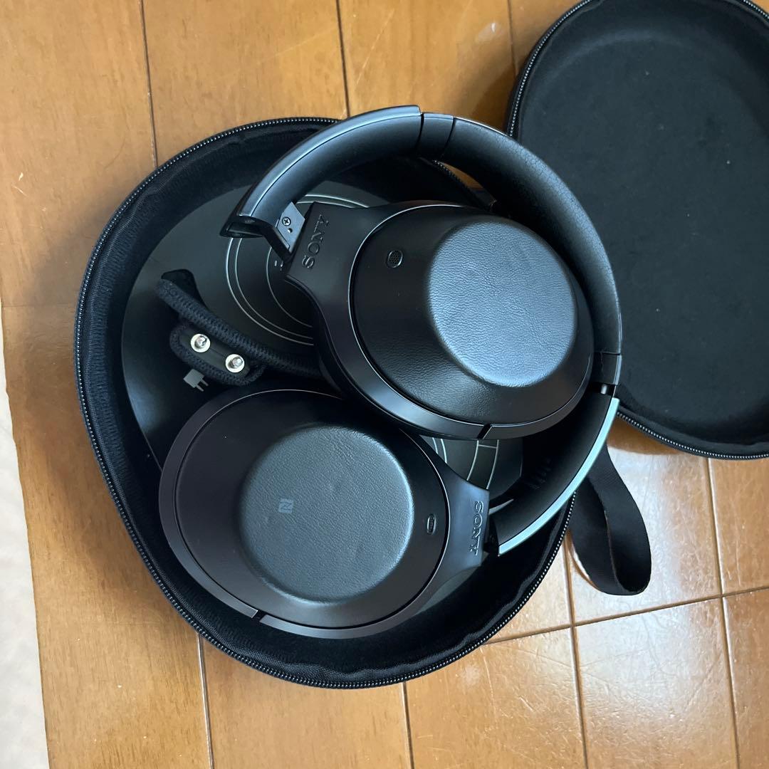 Sony mdr-1000xノイズキャンセリング　ブラック 収納ケース付き