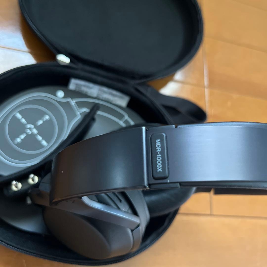 Sony mdr-1000xノイズキャンセリング　ブラック 収納ケース付き
