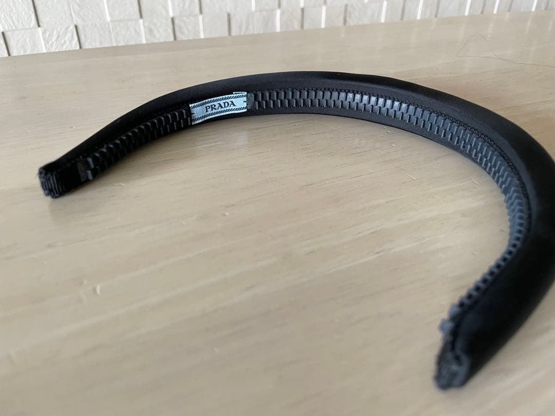 PRADA ブラック　カチューシャ