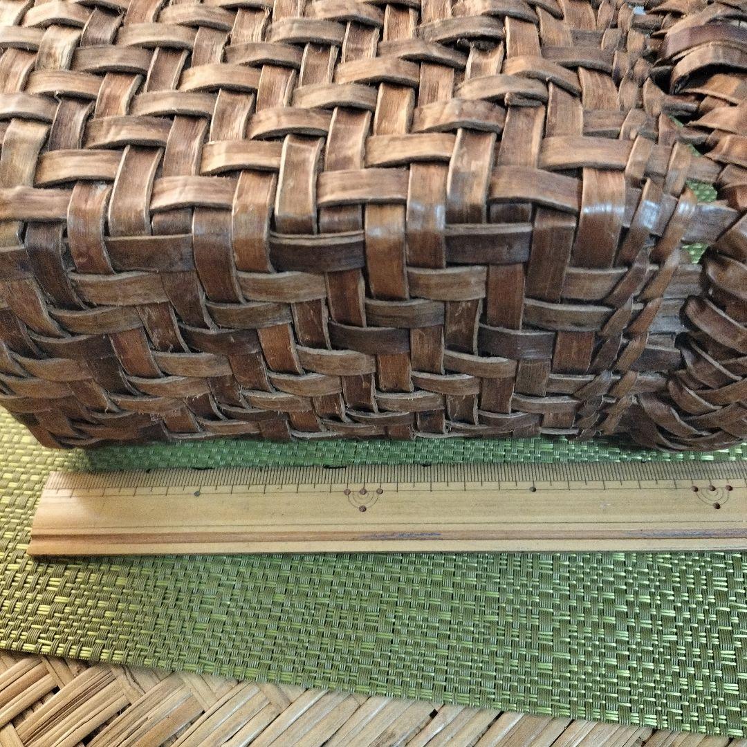 胡桃の皮網代編みかごバッグサイズ:約よこ22✕高さ20✕幅10