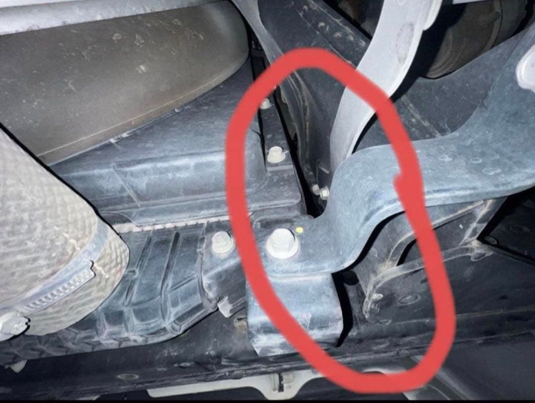 17プロフィア低床4軸用フォグランプステー