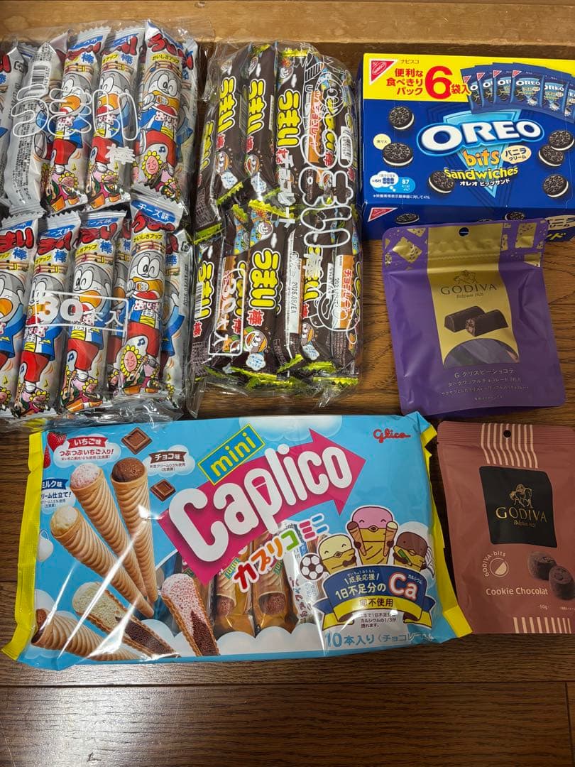 15日まで‼️お値段適当です。えび満月、雪の宿、しみチョココーン、ゴディバ、など