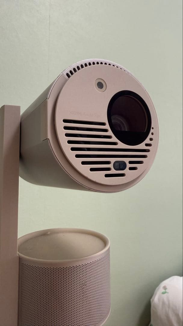 【美品】XGIMI mogo3pro プロジェクター（スタンド付き）