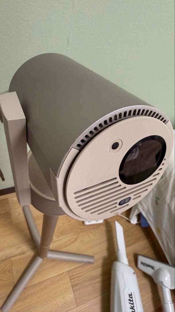 【美品】XGIMI mogo3pro プロジェクター（スタンド付き）