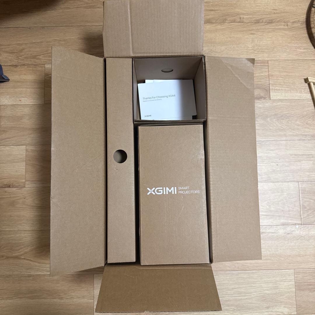 【美品】XGIMI mogo3pro プロジェクター（スタンド付き）