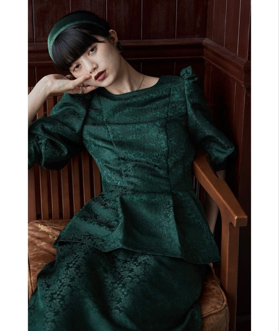 etoll. フラワージャガードセットアップドレス ペプラムブラウス スカート