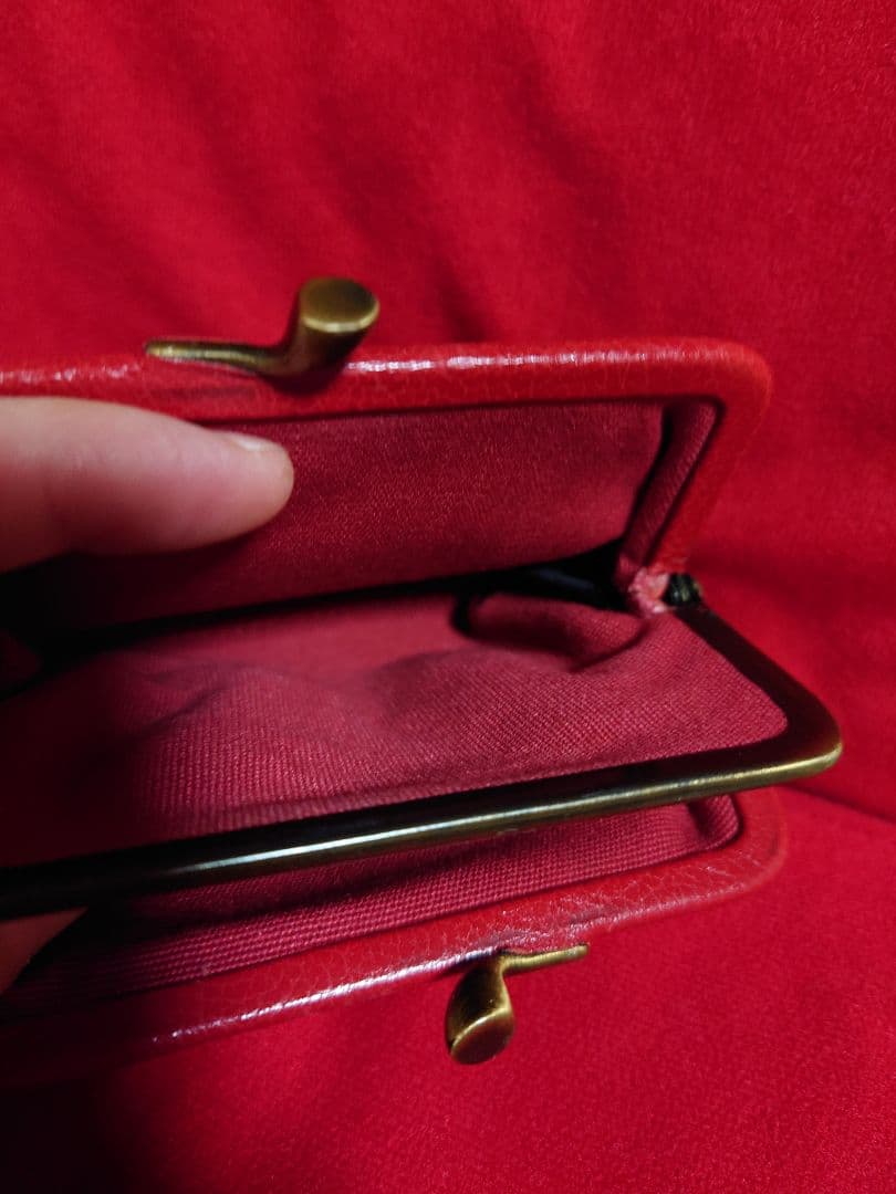 イルビゾンテ　赤いレザーがま口ケース