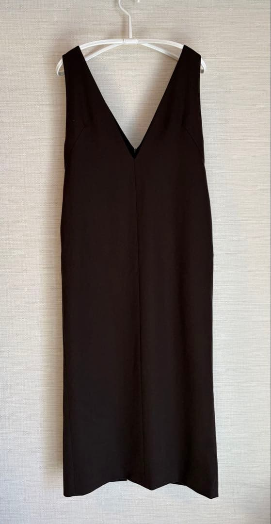 ストレートVネックワンピース