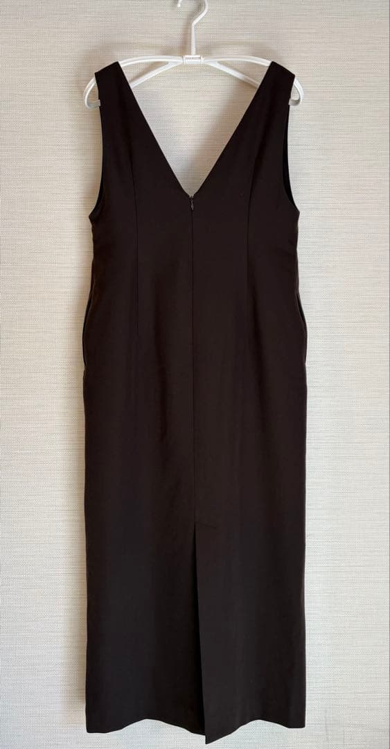 ストレートVネックワンピース