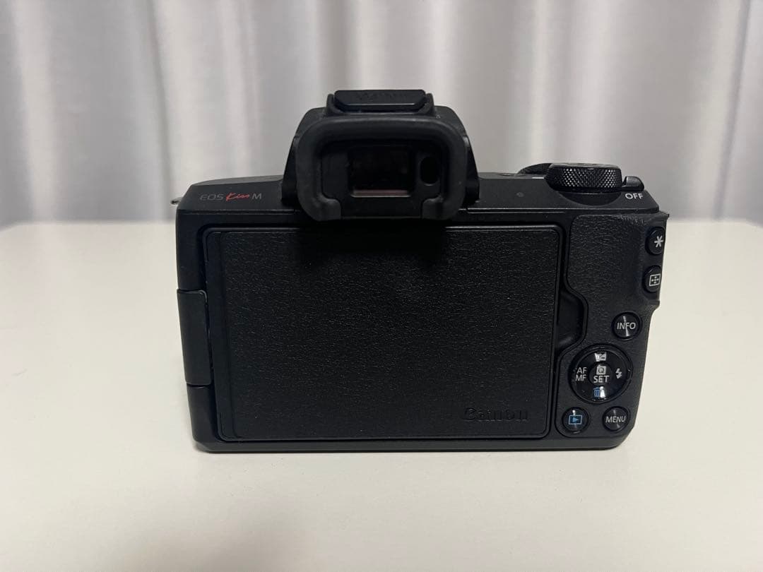 キヤノン EOS Kiss M 【EF-M15-45 IS STMレンズキット】