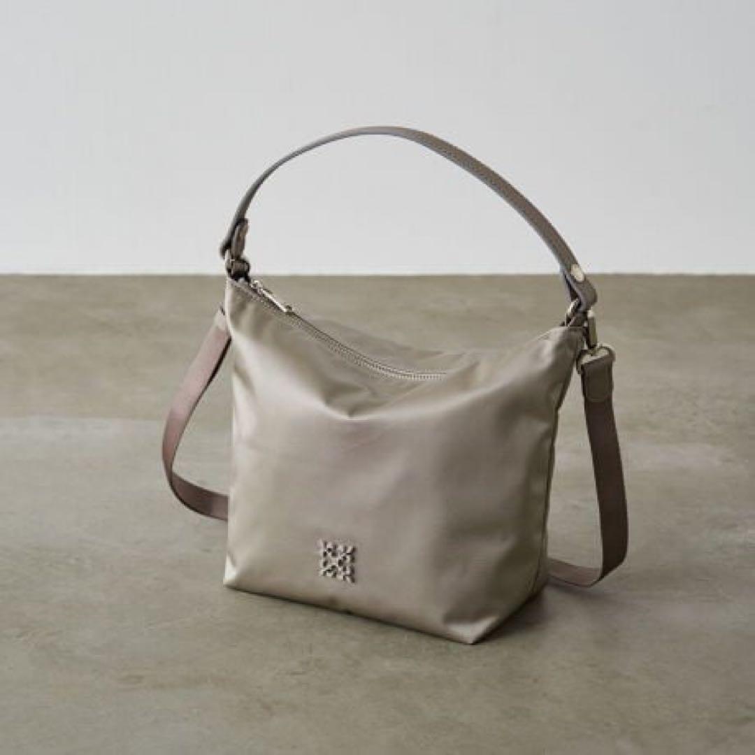 超美品ラシット今期クラウズナイロンシンプルショルダーバッグ2way