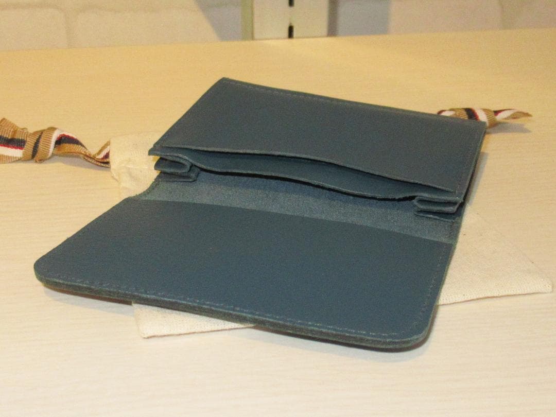 【新品・タグ付き】　イルビゾンテ限定カラーカードケース　(フォレストグリーン)