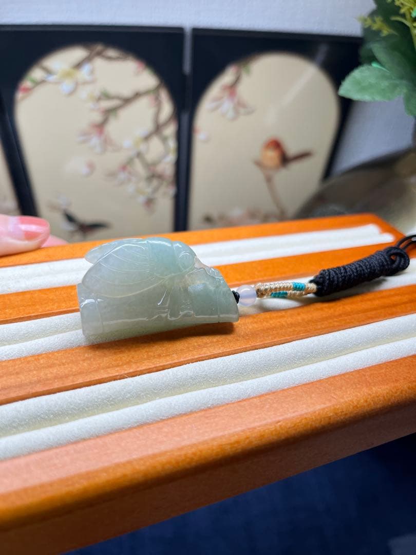リアル品★天然A貨翡翠　氷種淡い油青翡翠【一鸣惊人】蝉ネックレス　鑑定書付き