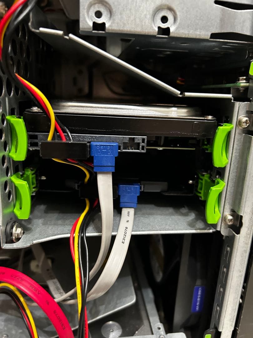 Fujitsu PRIMERGY TX100 S3 サーバー 4TB