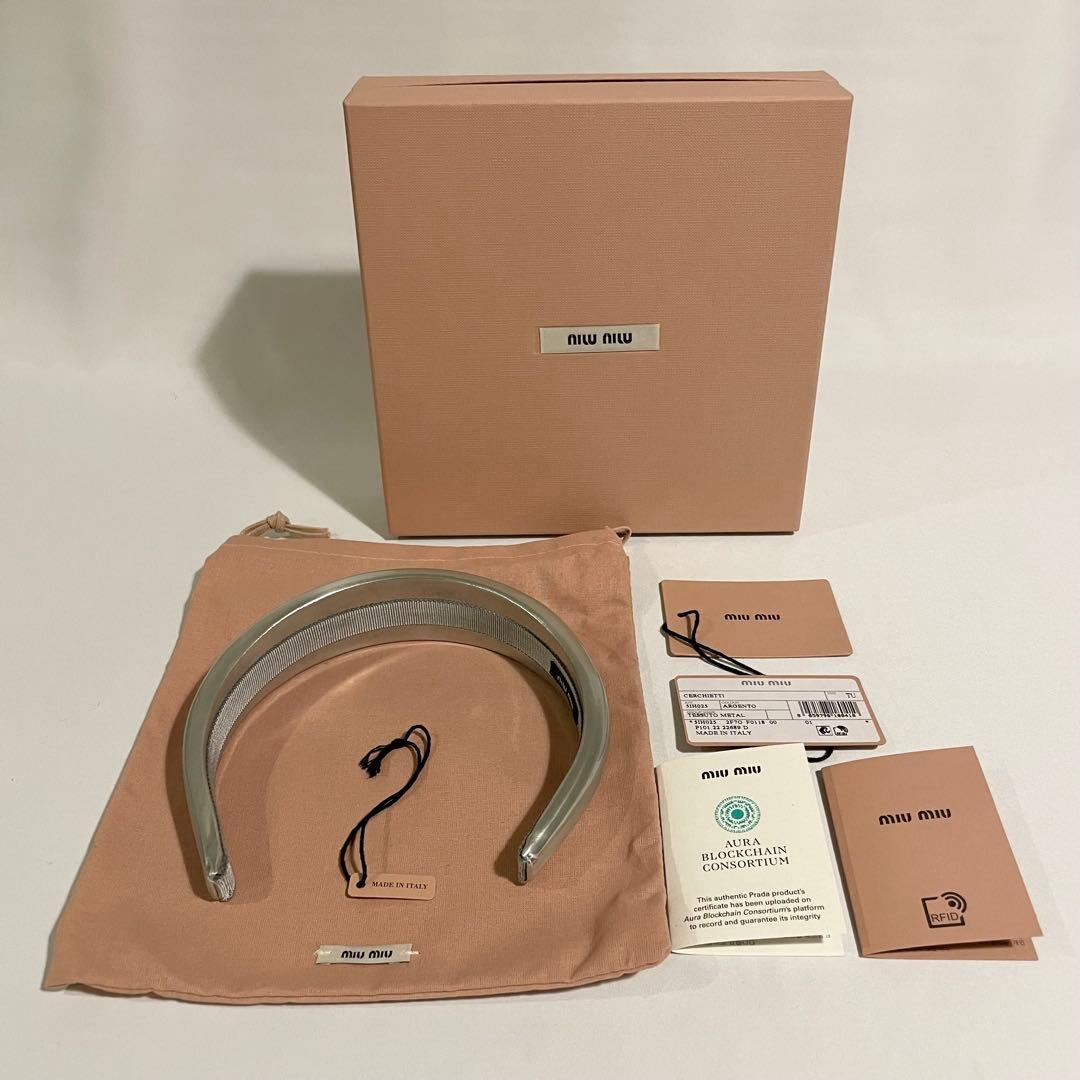 miu miu ミュウミュウ カチューシャ パテントレザー ヘッドバンド