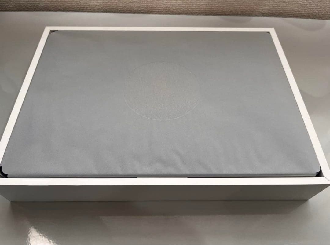 【美品】M2チップ搭載 MacBook AIR 13.6インチ　ミッドナイト