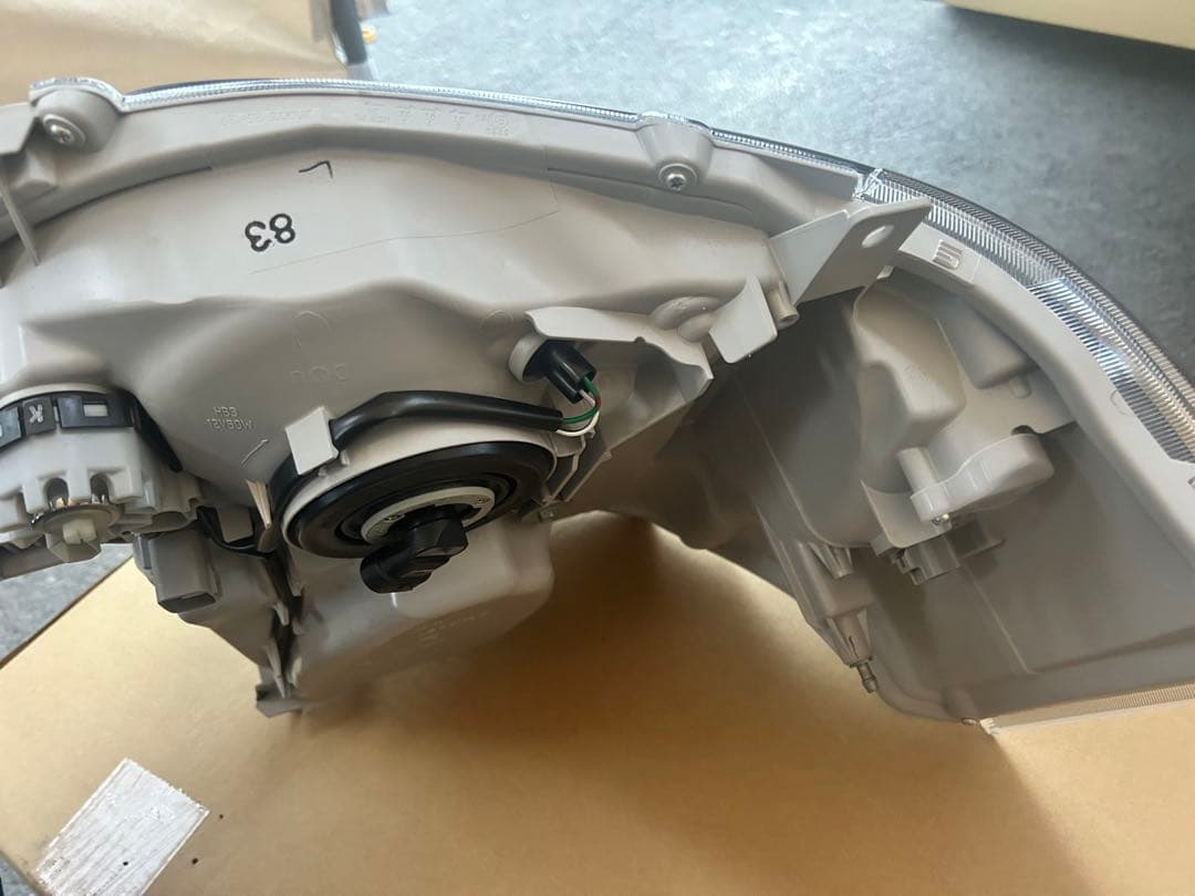 海*蔵様 ハイエース　ヘッドライト　トヨタ純正　新車外し　インナーブラック　4型