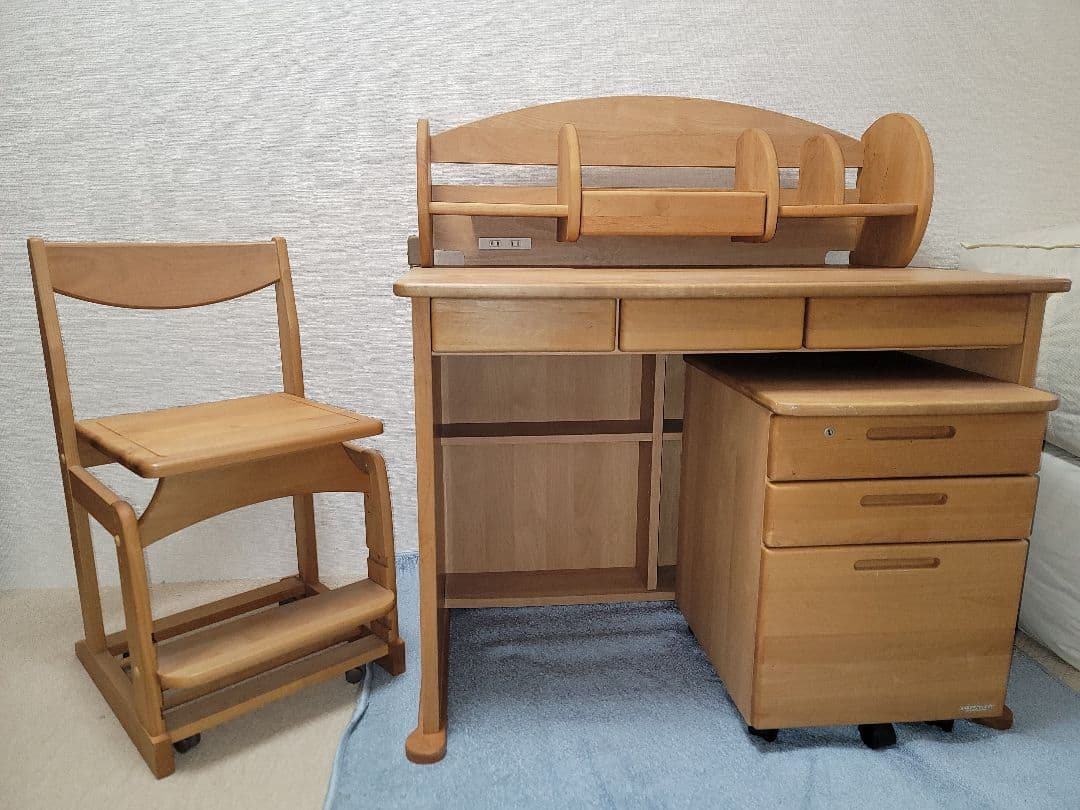 大幅値引き！堀田木工所の 木製学習机と椅子セット早いもん勝ち！
