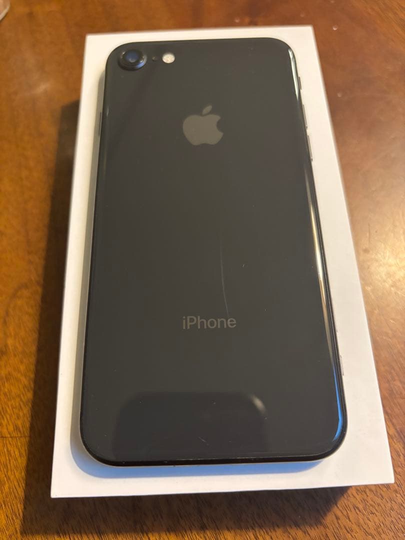 Apple iPhone 8 64GBスペースグレー 本体