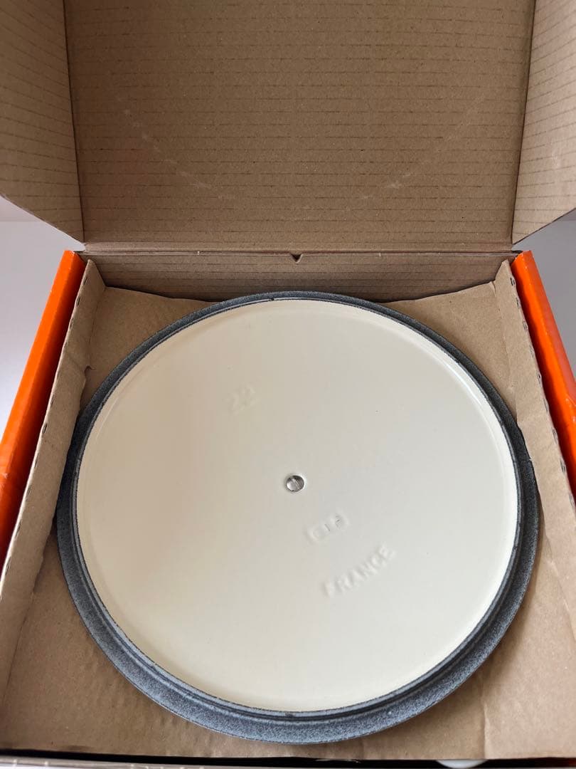 ルクルーゼ　シグニチャー　マルミット　フラワーレリーフ 22cm コットン　②