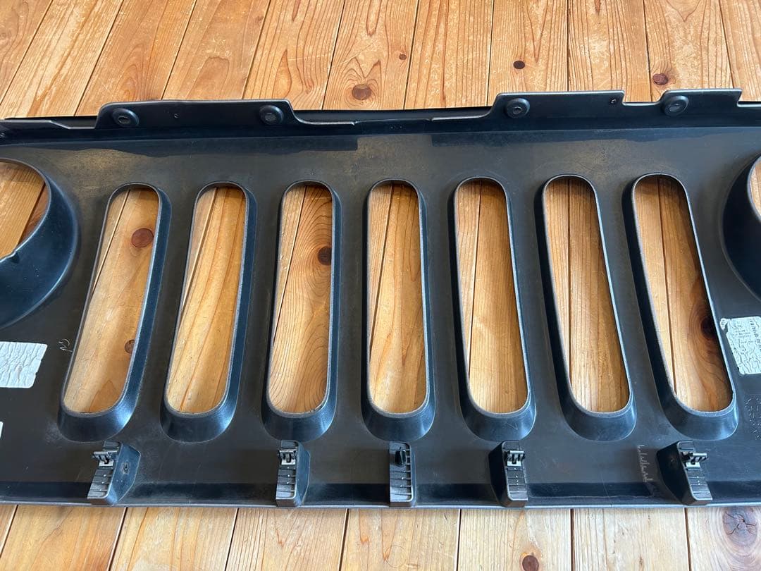 【送料込み】Jeep jk ラングラー フロントグリル 純正　マットブラック塗装