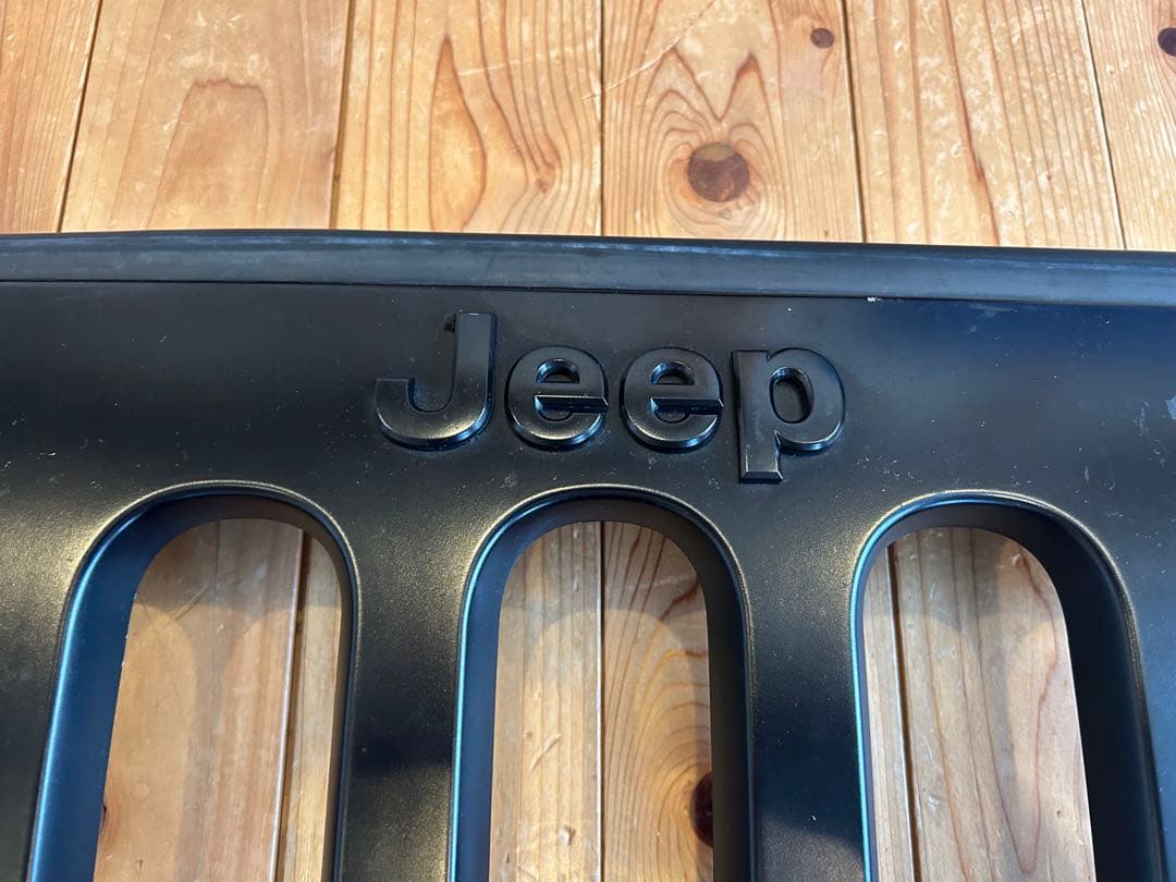 【送料込み】Jeep jk ラングラー フロントグリル 純正　マットブラック塗装