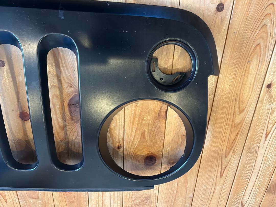 【送料込み】Jeep jk ラングラー フロントグリル 純正　マットブラック塗装