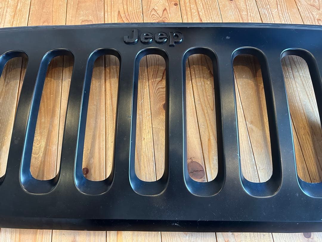 【送料込み】Jeep jk ラングラー フロントグリル 純正　マットブラック塗装