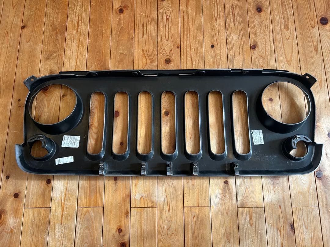 【送料込み】Jeep jk ラングラー フロントグリル 純正　マットブラック塗装