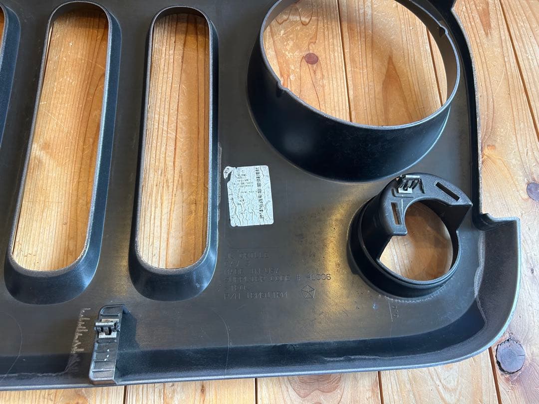 【送料込み】Jeep jk ラングラー フロントグリル 純正　マットブラック塗装