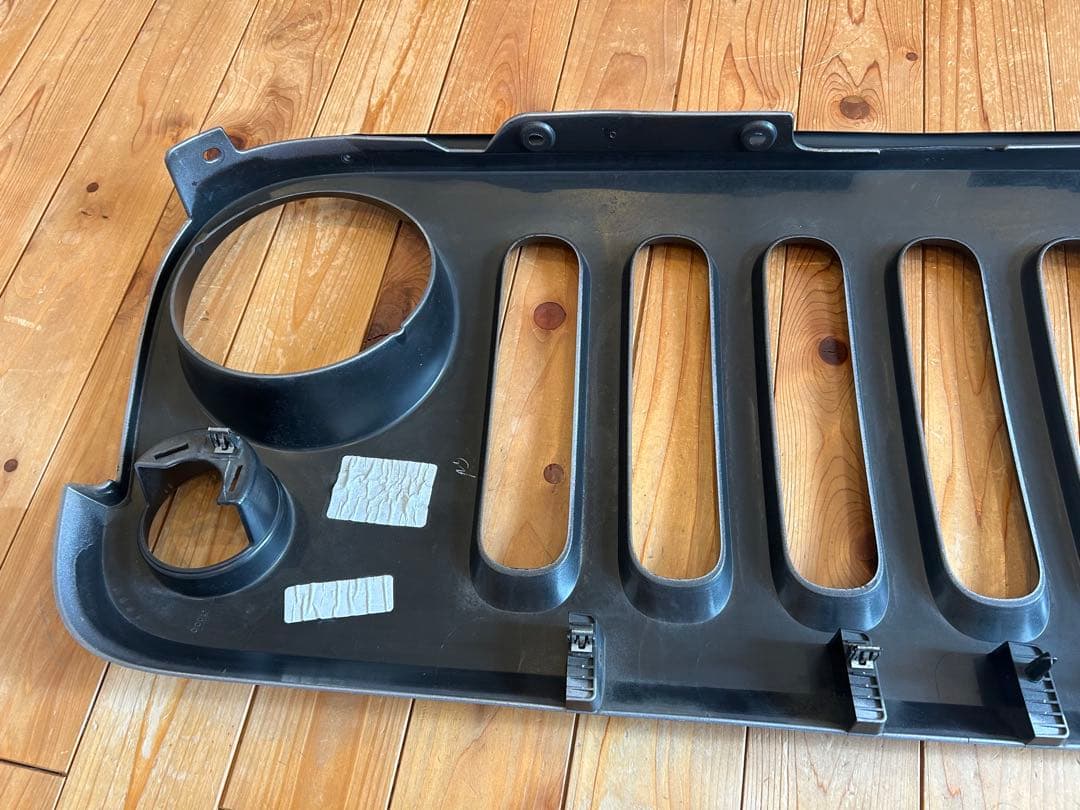 【送料込み】Jeep jk ラングラー フロントグリル 純正　マットブラック塗装