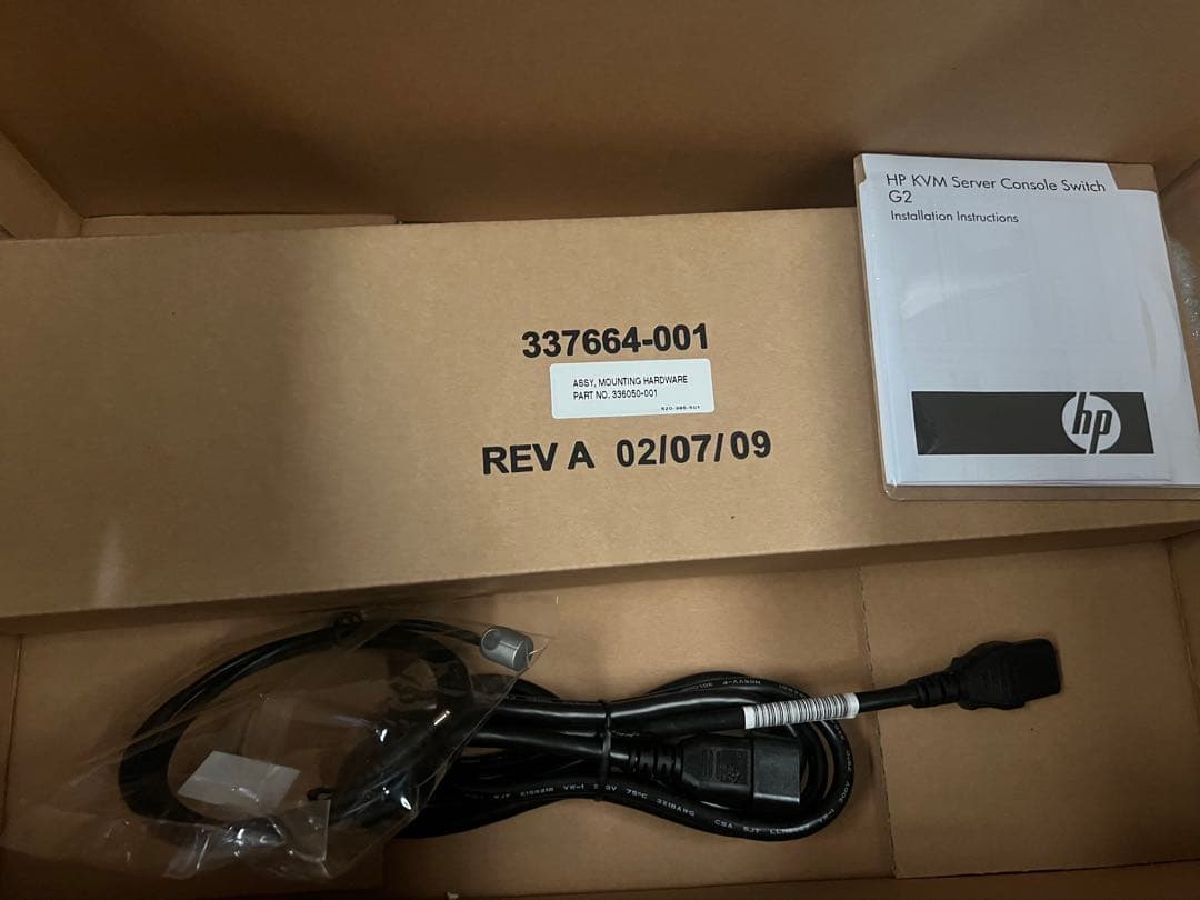 HP KVM Server Console Switch G2 本体