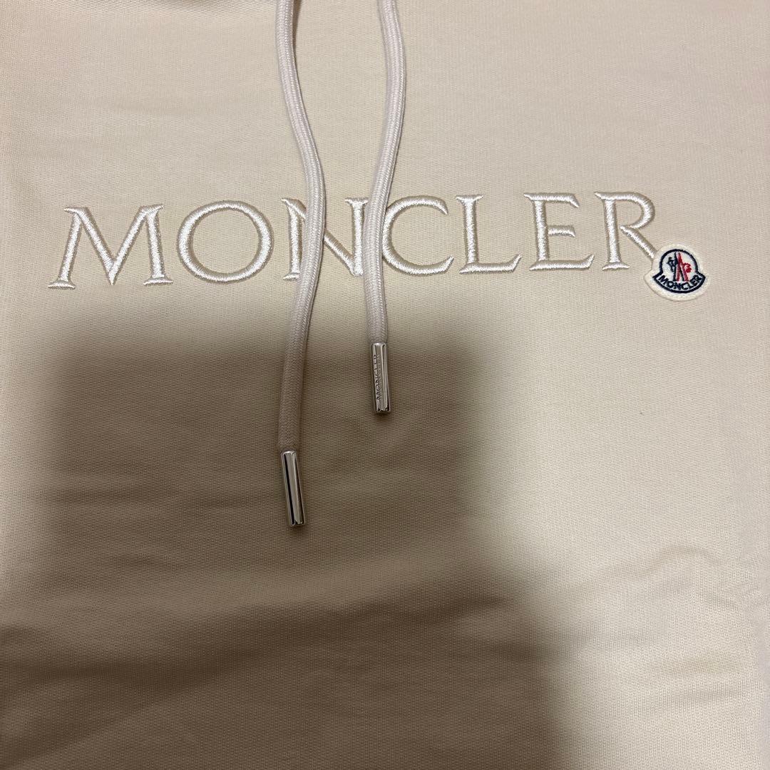 モンクレール　パーカー　ベージュ