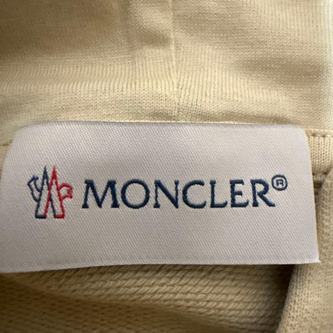 モンクレール　パーカー　ベージュ